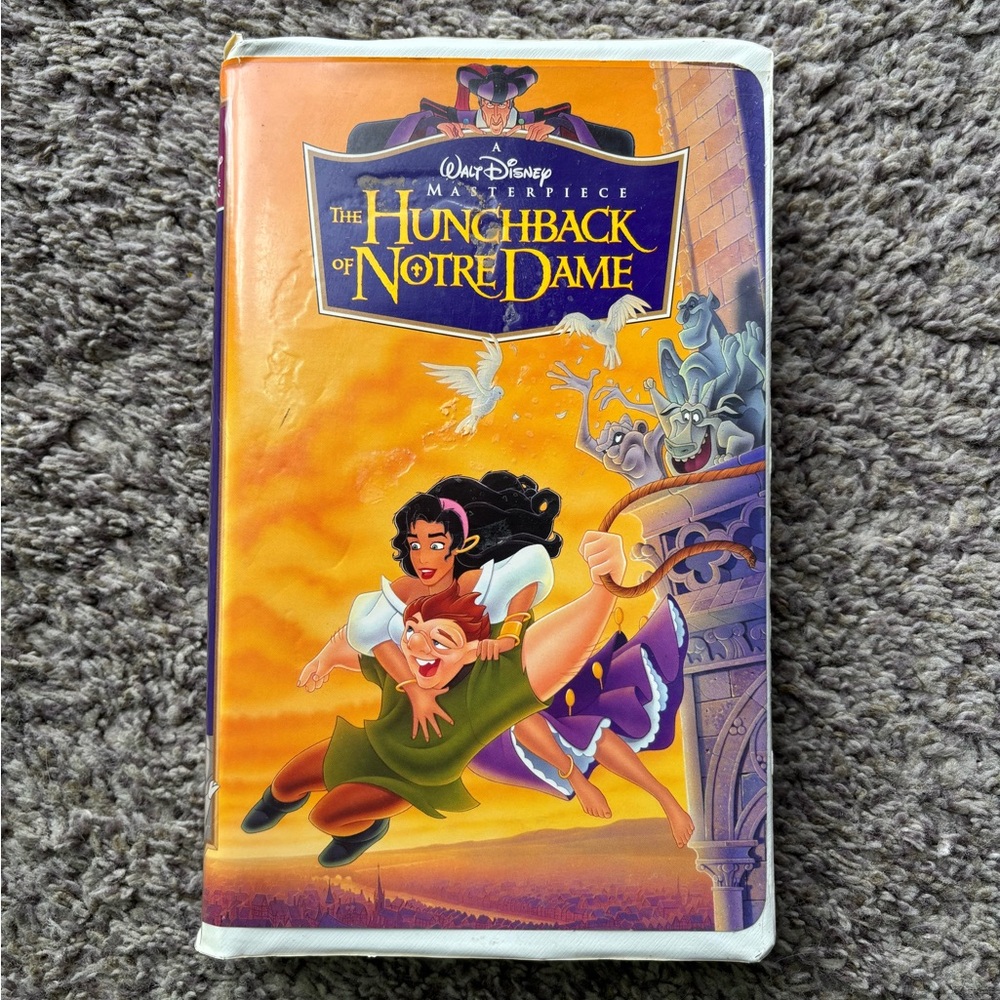 Disney's The Hunchback of Notre Dame VHS - vintage